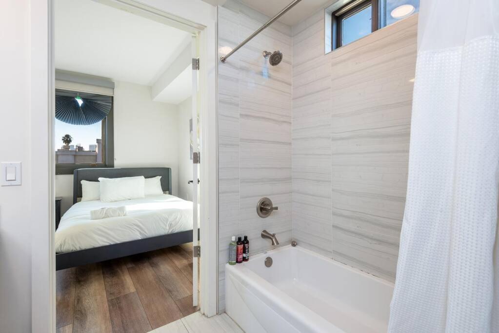 Luxurious Penthouse In Beverly Hills - Sleeps 10 Los Angeles Exterior foto
